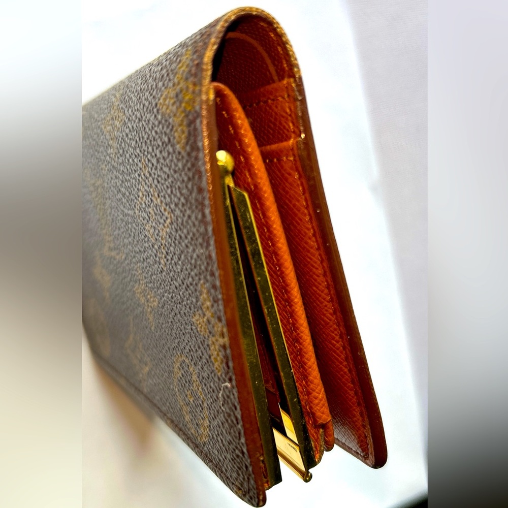 Louis Vuitton Brown Kisslock Monogram Wallet - Picture 4 of 16
